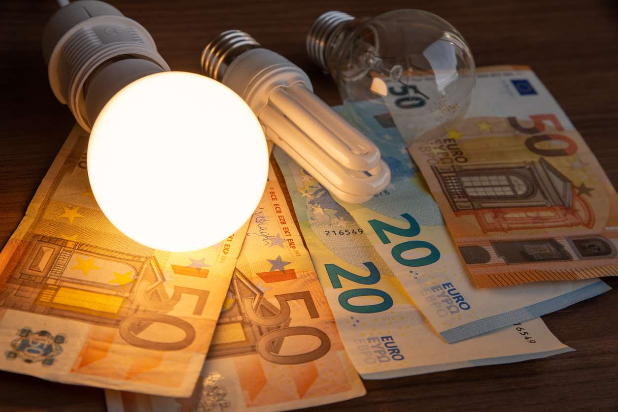 «Ανατροπή» στους λογαριασμούς ρεύματος Φεβρουαρίου: Πού θα κινηθούν οι τιμές