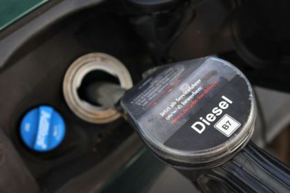 Γιατί το πετρέλαιο κίνησης πωλείται ακριβότερα από τη βενζίνη