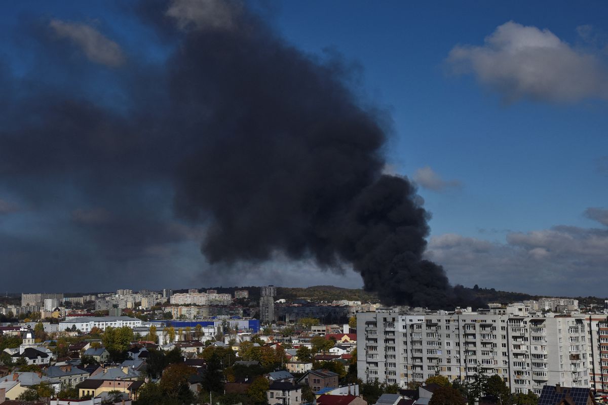 Toυλάχιστον 11 νεκροί από το μπαράζ πυραυλικών επιθέσεων στο Κιέβο [Φωτο]
