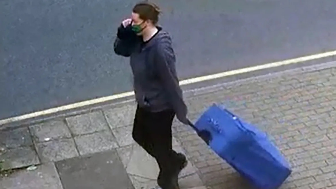 Φρίκη στο Λονδίνο: 38χρονη έκανε βόλτες με αποκεφαλισμένο πτώμα 70χρονης σε βαλίτσα