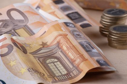 Φοροαπαλλαγές - «ανάσα» 12,9 δισ. ευρώ για νοικοκυριά και επιχειρήσεις