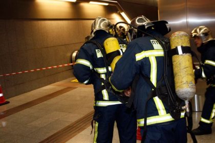 Γυναίκα έπεσε στις ράγες του μετρό Αιγάλεω - Μεταφέρθηκε στο «Αττικόν»