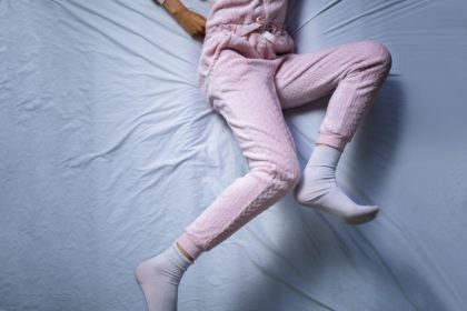 Σύνδρομο ανήσυχων ποδιών - Πώς εκδηλώνεται στη διάρκεια του βραδινού ύπνου