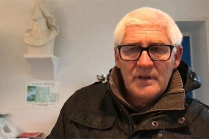 Φρίκη στη Γαλλία: Σταύρωσαν αντιδήμαρχο - Τον βρήκαν με καρφιά σε χέρια και πόδια