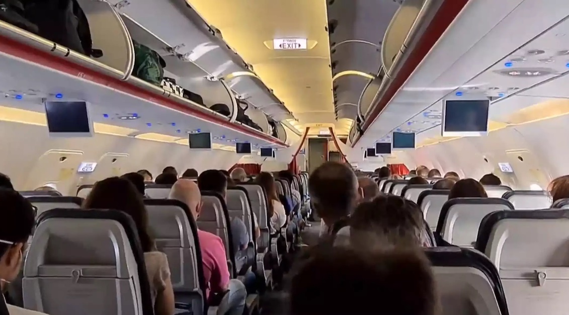 Θρίλερ σε πτήση από Αθήνα για Ρόδο – Οι πιλότοι είδαν τον κινητήρα να βγαίνει εκτός λειτουργίας