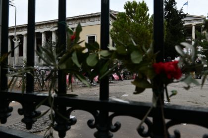 Έκλεισαν οι πύλες του Πολυτεχνείου – Απροσπέλαστο το κέντρο της Αθήνας