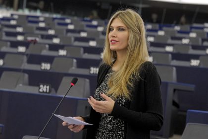 Η Εύα Καϊλή επιστρέφει στο Ευρωκοινοβούλιο και στα καθήκοντά της