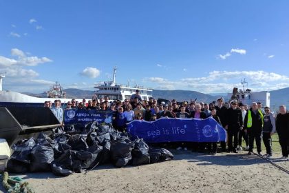 Helmepa - ΟΛΕ - Αμερικανική πρεσβεία: Δράση καθαρισμού ακτών στην Ελευσίνα