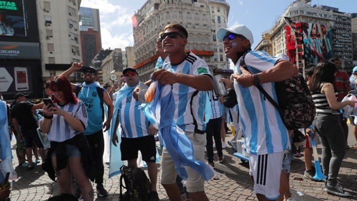 Φρενίτιδα σε όλη την Αργεντινή μετά την κατάκτηση του Μουντιάλ