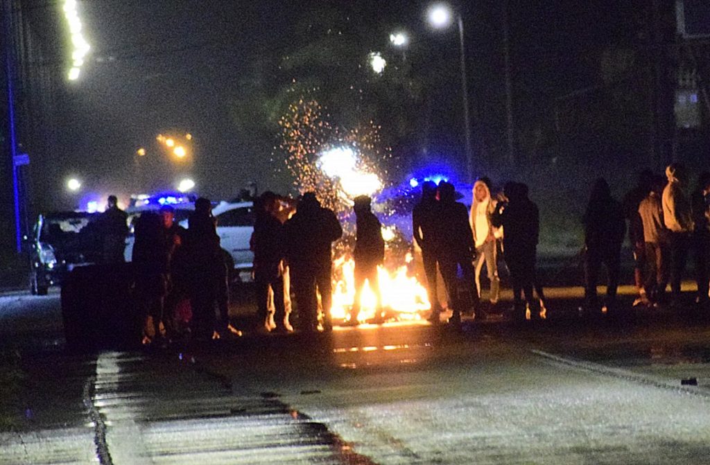 Νέα εξέγερση ρομά στον Ασπρόπυργο - Πυρά κατά αστυνομικών