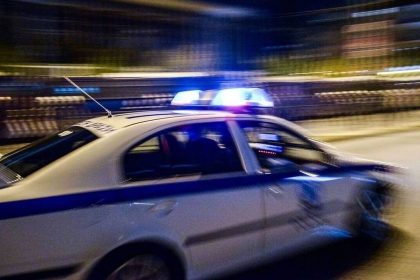 Επεισοδιακή καταδίωξη στον Κηφισό - Όχημα κατέληξε σε κολώνα στις Αχαρνές