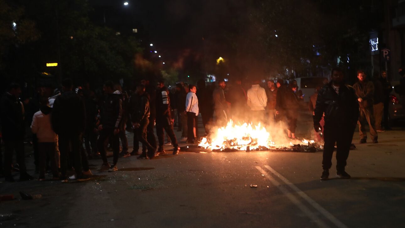 Νέα εξέγερση ρομά στον Ασπρόπυργο - Πυρά κατά αστυνομικών