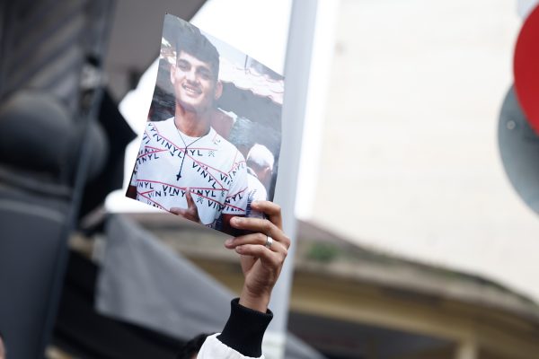 Την προφυλάκιση του αστυνομικού που πυροβόλησε τον 16χρονο Ρομά προτείνει ο εισαγγελέας