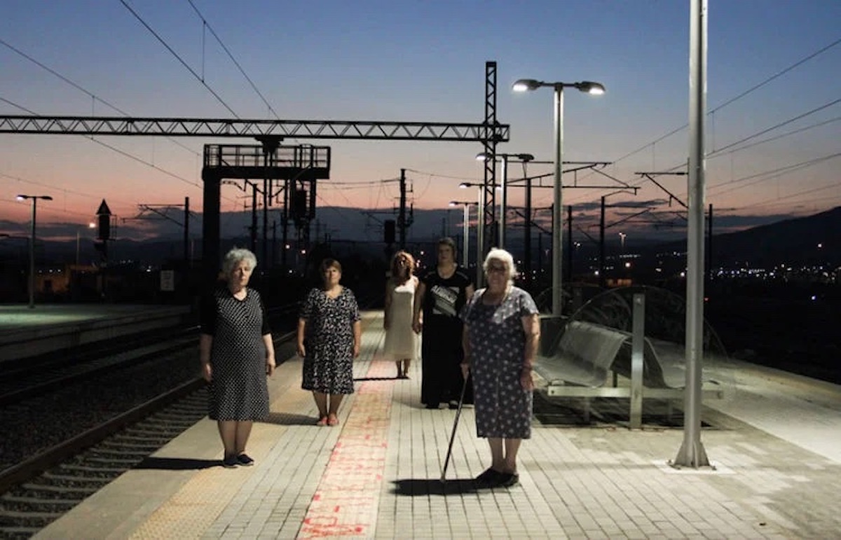 Οι «Σιδηροδρομικές μνήμες» της Αιμιλίας Μπουρίτη με τις Πόντιες του Ασπρόπυργου έρχονται στο Πολεμικό Μουσείο