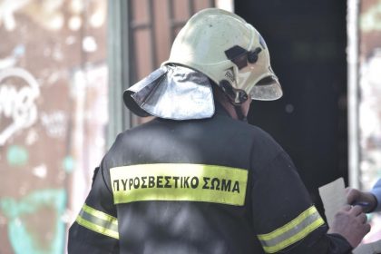 Αιγάλεω: Φωτιά σε διαμέρισμα – Ζευγάρι ηλικιωμένων μεταφέρθηκε στο νοσοκομείο