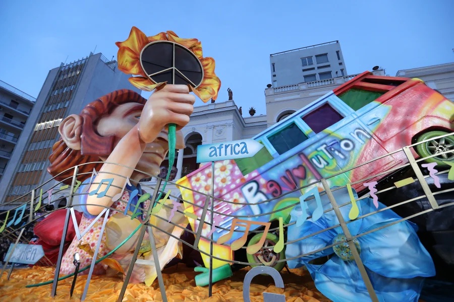 Πατρινό Καρναβάλι 2023: Πάνω από 50.000 καρναβαλιστές στους δρόμους
