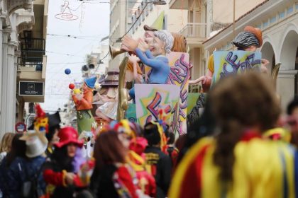 Καρναβάλι της Πάτρας: 90 άτομα στο νοσοκομείο λόγω μέθης