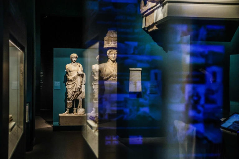 Η Κατερίνα Σακελλαροπούλου εγκαινίασε την επανέκθεση του Αρχαιολογικού Μουσείου Ελευσίνας