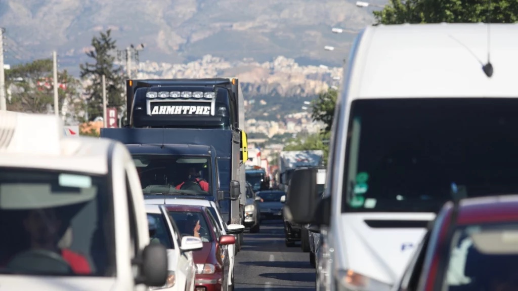 Κυκλοφοριακή συμφόρηση στη λεωφόρο Αθηνών λόγω έργων στο Δαφνί