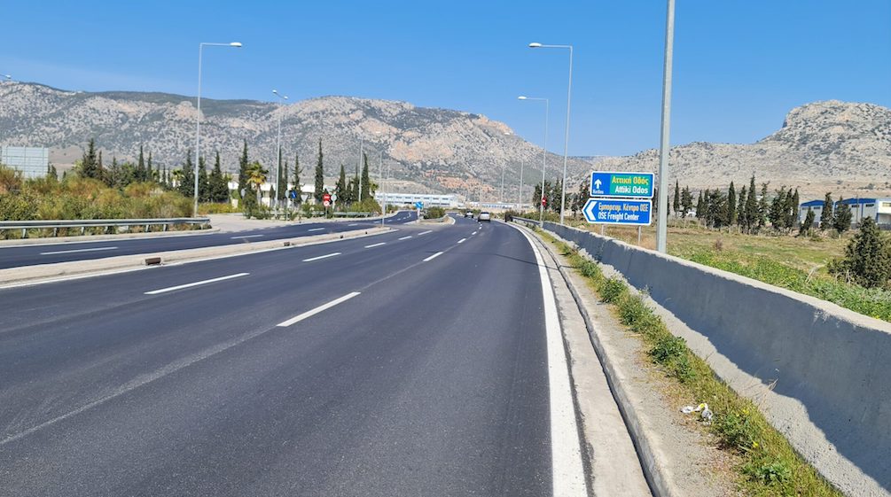 Ανακατασκευή οδικού άξονα για την ασφαλή κυκλοφορία οχημάτων στον Ασπρόπυργο