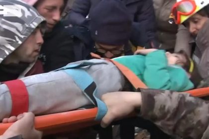 Η ΕΜΑΚ απεγκλώβισε ζωντανή 6χρονη από τα συντρίμμια του σεισμού στην Τουρκία