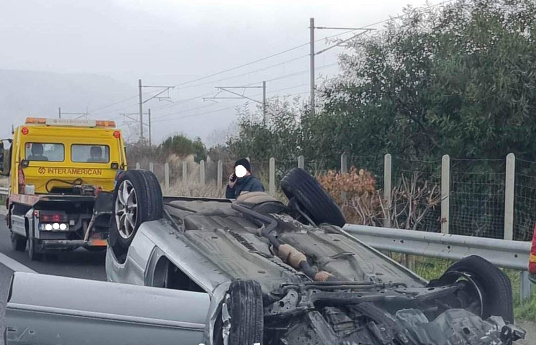 Τροχαίο στην Αθηνών Κορίνθου: Αυτοκίνητο ανετράπη και τραυμάτισε τέσσερα άτομα