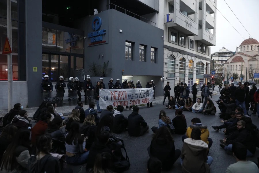 Συγκέντρωση διαμαρτυρίας έξω από τα γραφεία της Hellenic Train