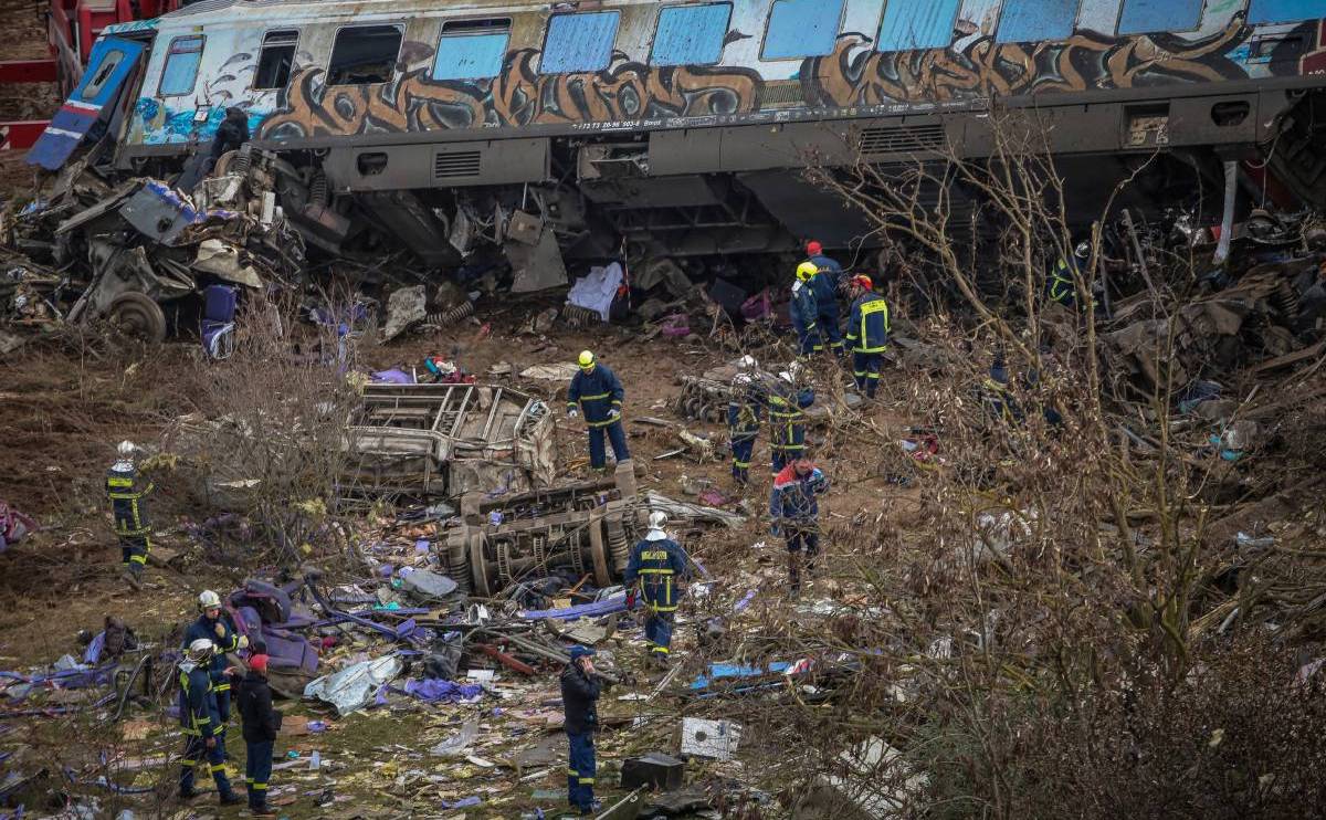 H τραγωδία στα Τέμπη συνεχίζεται – Ταυτοποιήθηκαν 52 θύματα