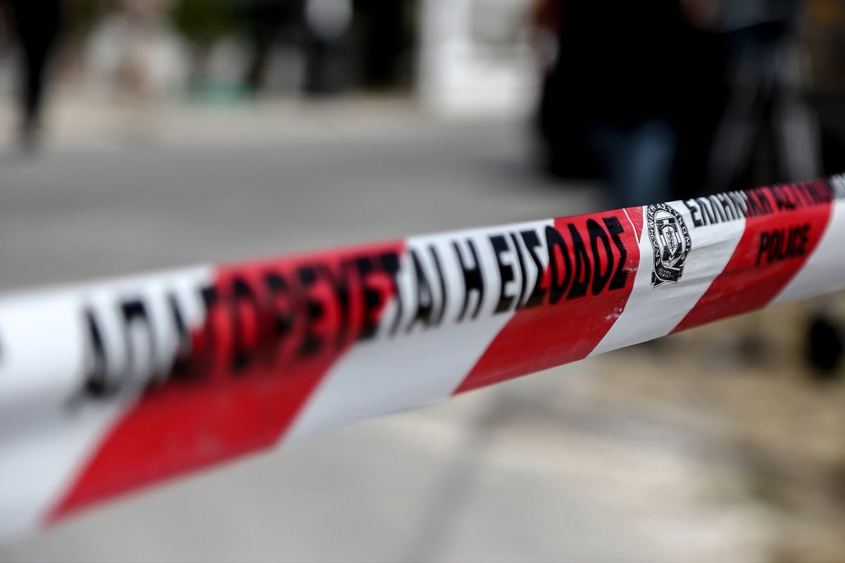Νεκρός με τραύμα από όπλο στον κρόταφο 38χρονος στη Θήβα