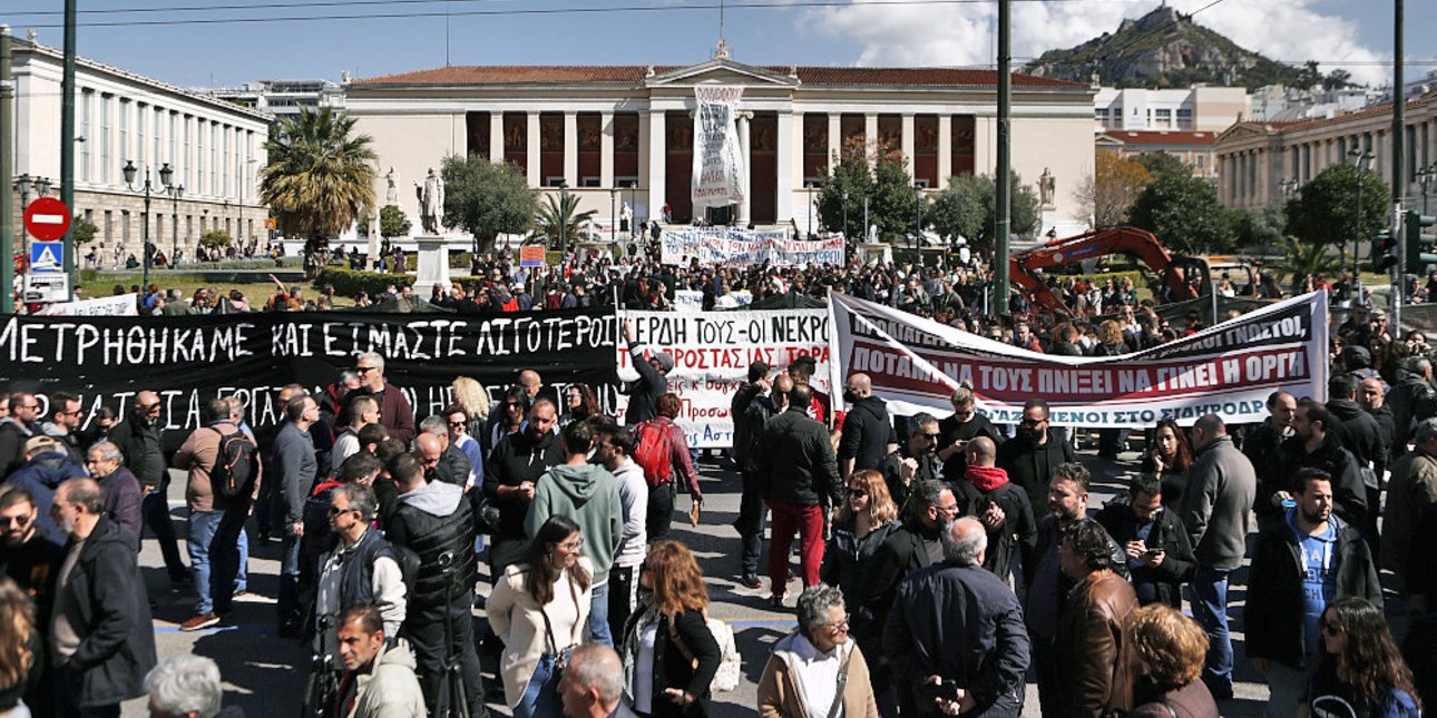 Μεγάλη συγκέντρωση στο κέντρο της Αθήνας για την τραγωδία στα Τέμπη