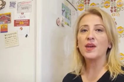 «Δεν γεμίζει το ψυγείο, θα μας το γεμίσει ο Αλέξης Τσίπρας» -Επανεμφάνιση της Ρένας Δούρου με βίντεο