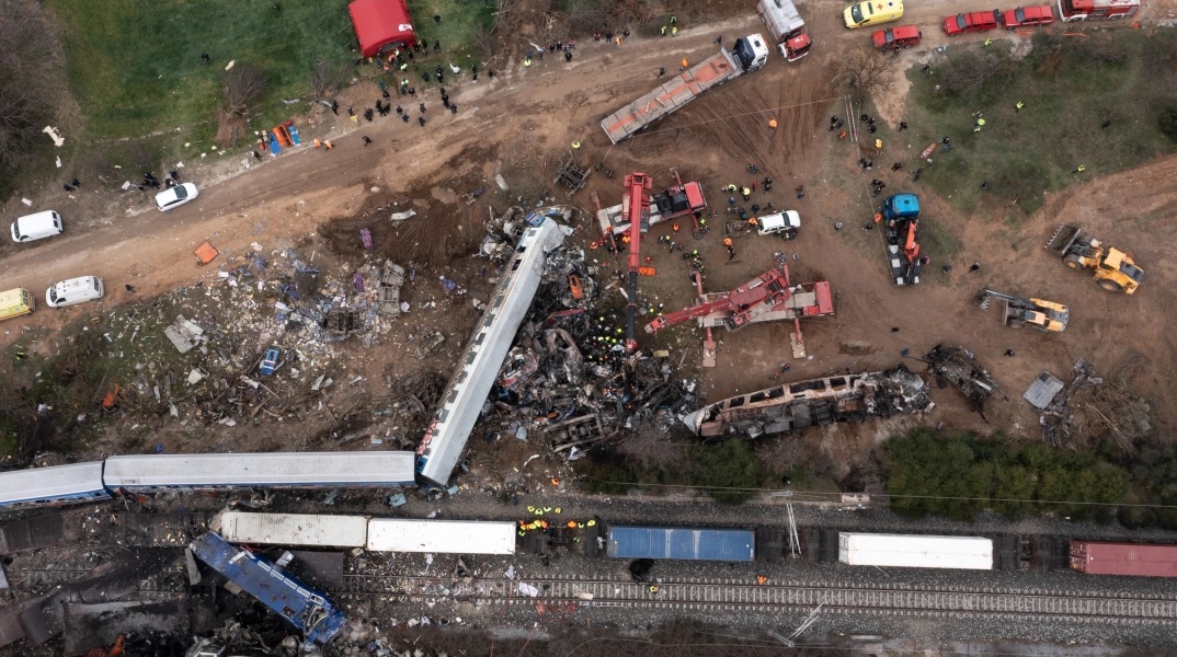 Τους 40 έφτασαν οι νεκροί της σιδηροδρομικής τραγωδίας στα Τέμπη