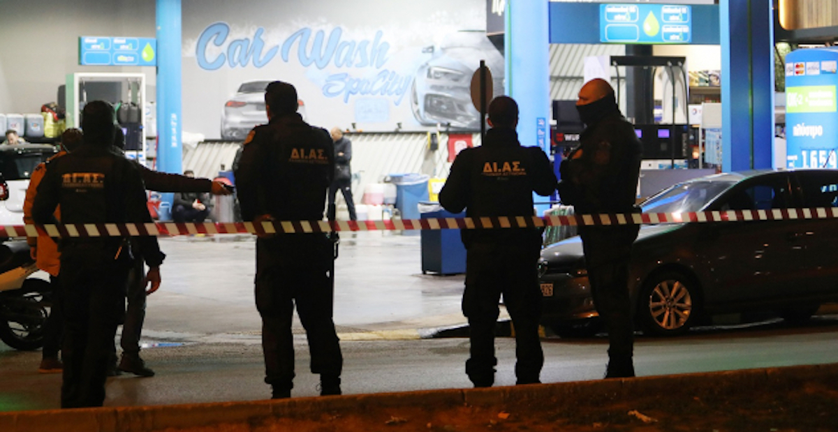 Ένοπλη ληστεία σε βενζινάδικο στο Πέραμα – Απείλησαν τον υπάλληλο με μαχαίρι