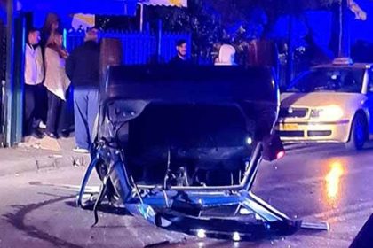 Σοβαρό τροχαίο στις Αχαρνές με έναν τραυματία - Αναποδογύρισε όχημα στην άσφαλτο [ΦΩΤΟ]