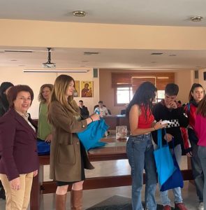 32 μαθητές από Πολωνία και Ισπανία επισκέφθηκαν τον δήμο Μάνδρας - Ειδυλλίας!