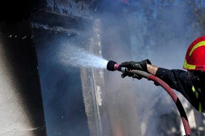 Φωτιά σε κατακλυσμό Ρομά στον Ασπρόπυργο - Εντοπίστηκε μια σορός