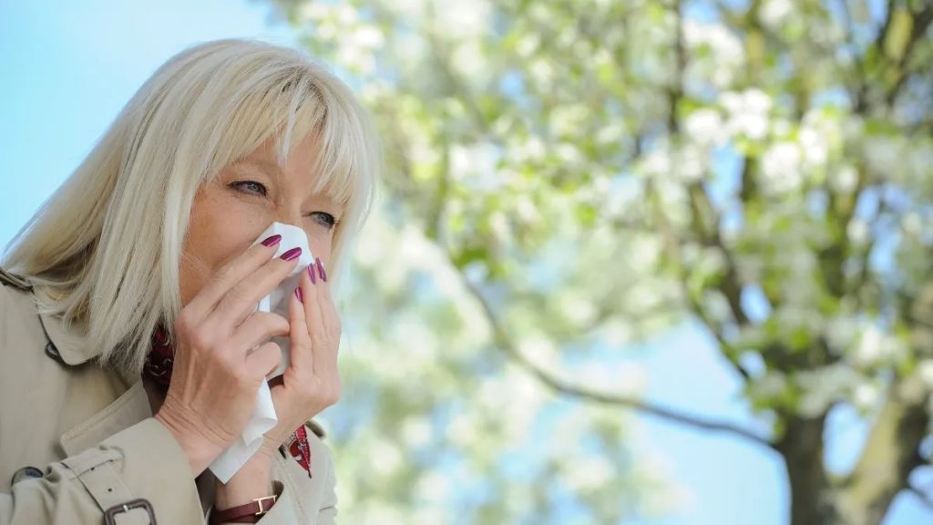 Aνοιξιάτικες αλλεργίες: Όλα όσα πρέπει να γνωρίζετε για την επιδείνωση τους