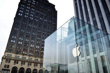 Η Γαλλία ξεκινά έρευνα κατά της Apple για φερόμενη «προγραμματισμένη απαξίωση» των κινητών της
