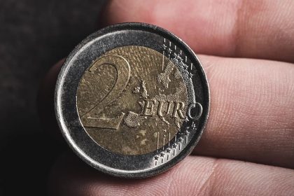 Δύο «παγκόσμιους» Έλληνες θα απεικονίζουν τα νέα κέρματα των 2 ευρώ