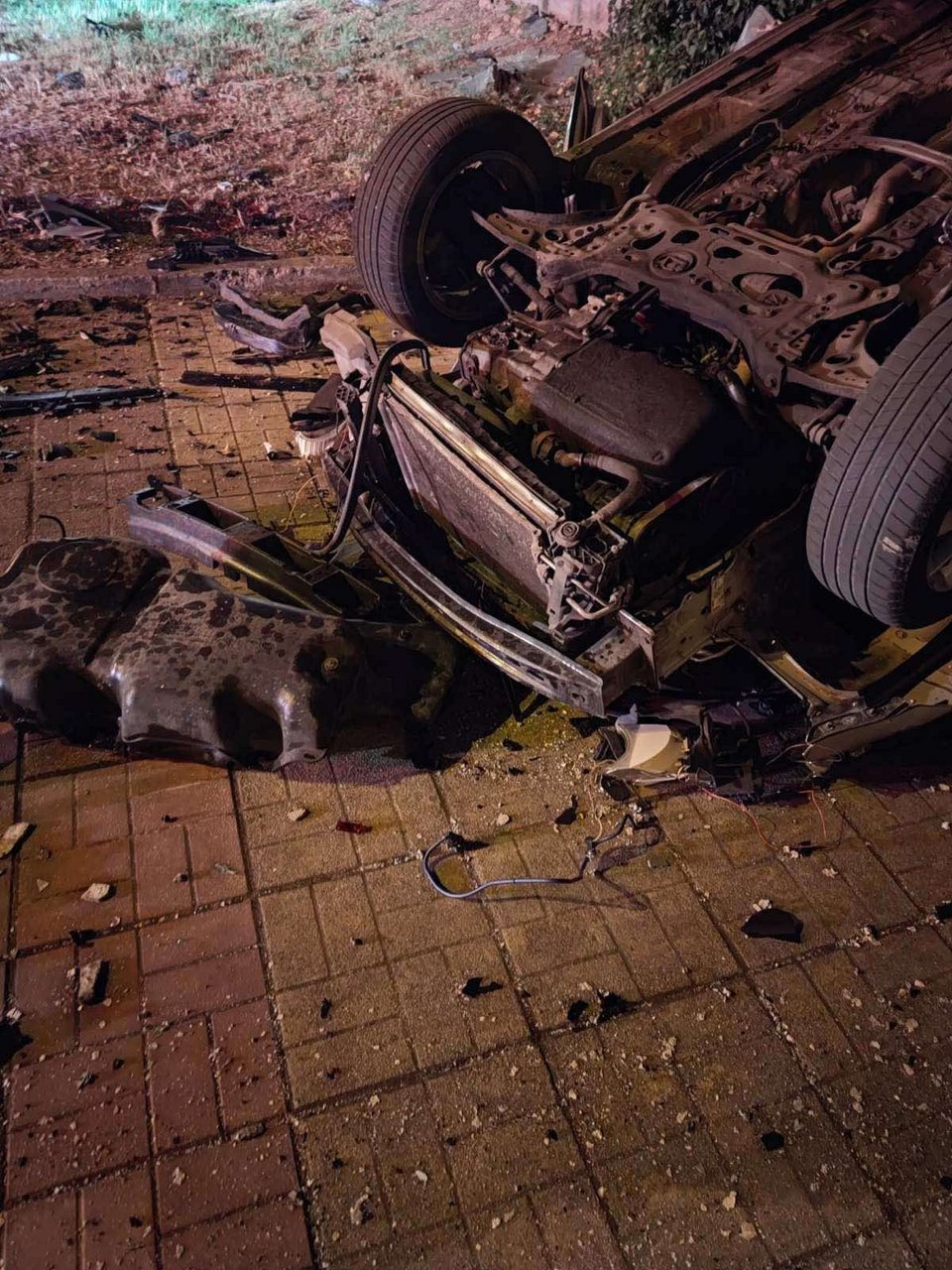 Φωτογραφίες από το σημείο της έκρηξης παγιδευμένου αυτοκινήτου στον Ασπρόπυργο