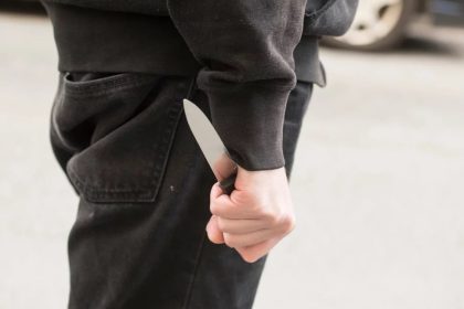 Σοκ στο Ηράκλειο: 30χρονος επιτέθηκε σε διευθύντρια σχολείου με μαχαίρι