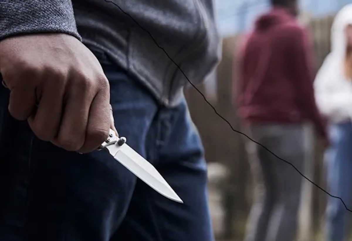 20χρονος απείλησε με μαχαίρι διανομέα φαγητού για να του αποσπάσει 30 ευρώ
