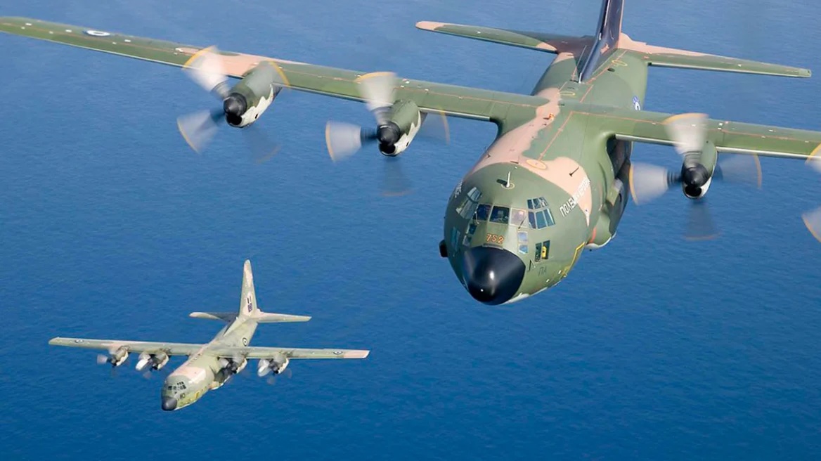 Ένα C-130 και ένα C-27 απογειώθηκαν από Ελευσίνα για τον απεγκλωβισμό Ελλήνων στο Σουδάν