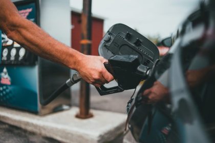 Πρατηριούχοι Αττικής: Ο καταναλωτής να συγκρίνει τις τιμές στα καύσιμα – Πώς θα σταματήσει η νοθεία