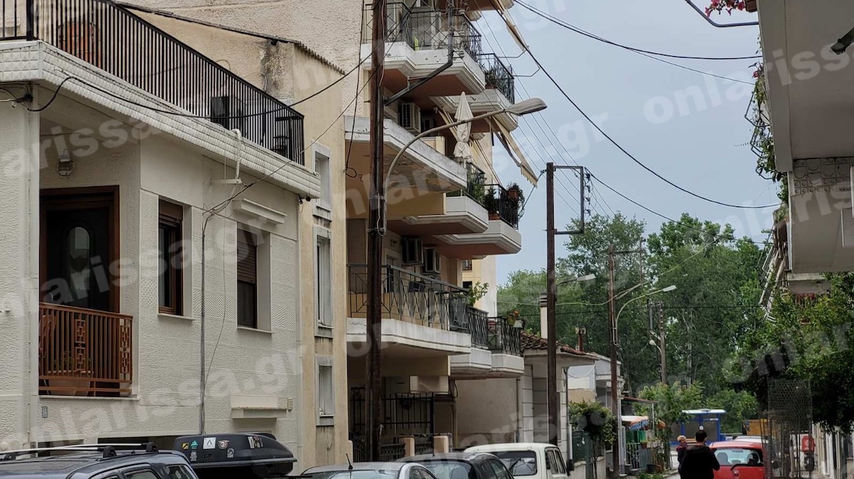 Σοκ στη Λάρισα: 13χρονo κορίτσι έπεσε από το μπαλκόνι του σπιτιού του στον 3ο όροφο