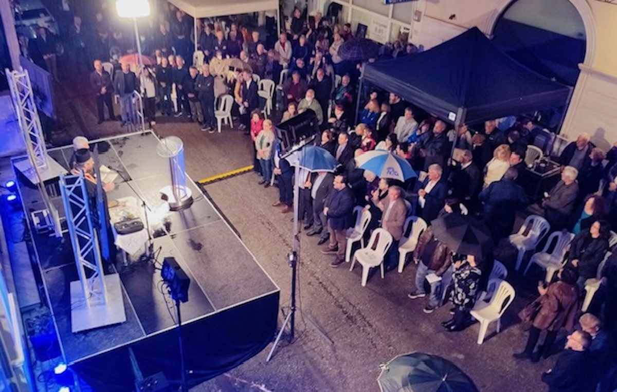 Εκατοντάδες φίλοι του Θανάση Μπούρα στα εγκαίνια του πολιτικού του γραφείου στην Ελευσίνα