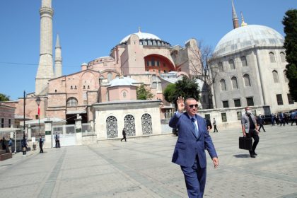 Με προσευχή στην Αγία Σοφία κλείνει την προεκλογική εκστρατεία του ο Ερντογάν