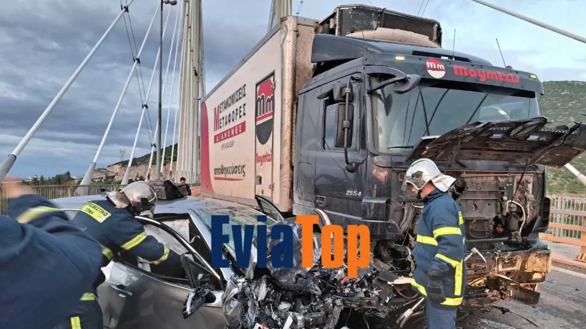 Σοκαριστικό θανατηφόρο τροχαίο στην υψηλή γέφυρα Χαλκίδας - ΙΧ συγκρούστηκε με φορτηγό