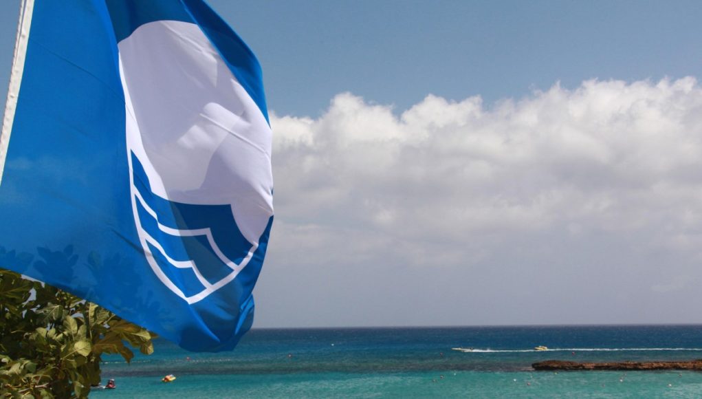 Αυτές είναι οι 18 παραλίες στην Αττική που πήραν «Γαλάζια σημαία»