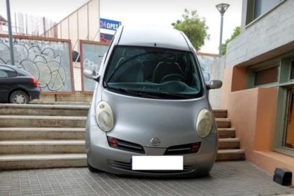 Βίντεο-ντοκουμέντο από «βουτιά» αυτοκινήτου στα σκαλιά Πολιτιστικού Κέντρου στο Ηράκλειο